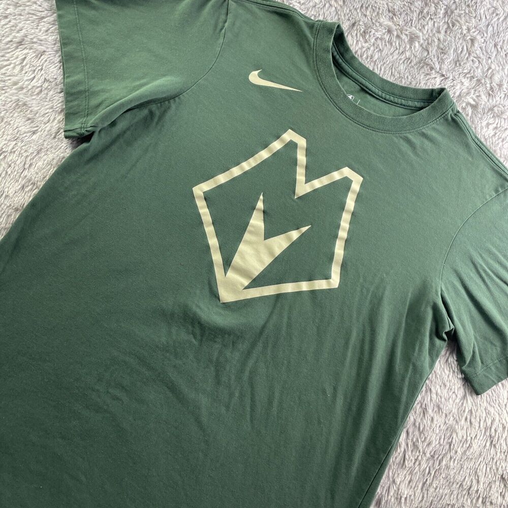 Milwaukee Bucks Shirt Mens Small Green Cream Nike Dri-Fit Swoosh Short Sleeve